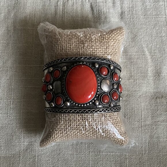 Coral cuff bracelet - Picture 1 of 3
